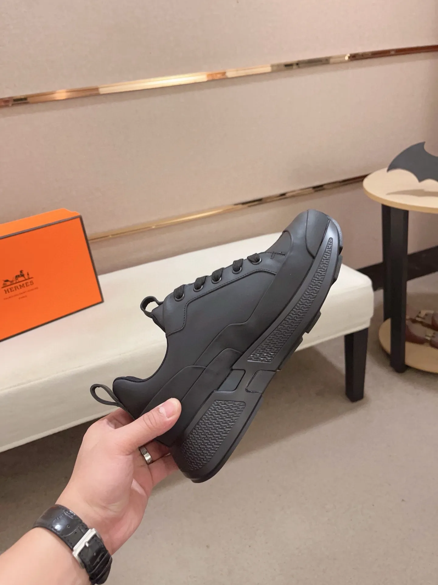 Men's clothing and shoes💰: 660💰《HERMES》【Classic Original Version】Hermès; Top 🔝 Purchasing Agency 🔍🔍Men’s latest 🇺🇸 counters are on sale simultaneously, original imported from Italy ▲▲Silk cowhide with breathable fabric ▲▲ (high-end and expensive Qi·Grade) Exquisite workmanship (Italian 🇮🇹Imported water-dyed 🐂cowhide lining) Sole: Original sole provided by the original factory, ⚠️Exclusive double-layer activity·TPR·Rubber·Combined molded outsole; Super·comfortable·wear-resistant·non-slip·environmental protection The real thing is more beautiful if you take the real thing (high quality, follow the order), you can enter and exit the counter at will * Number of yards: 38·39·40·41·42·43·44# (can be customized 45.)